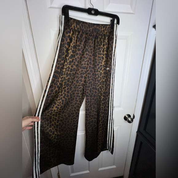 NWT adidas Originals Medium Wide Leg Satin Track Pants Leopard M & Small Jersey - Picture 14 of 16